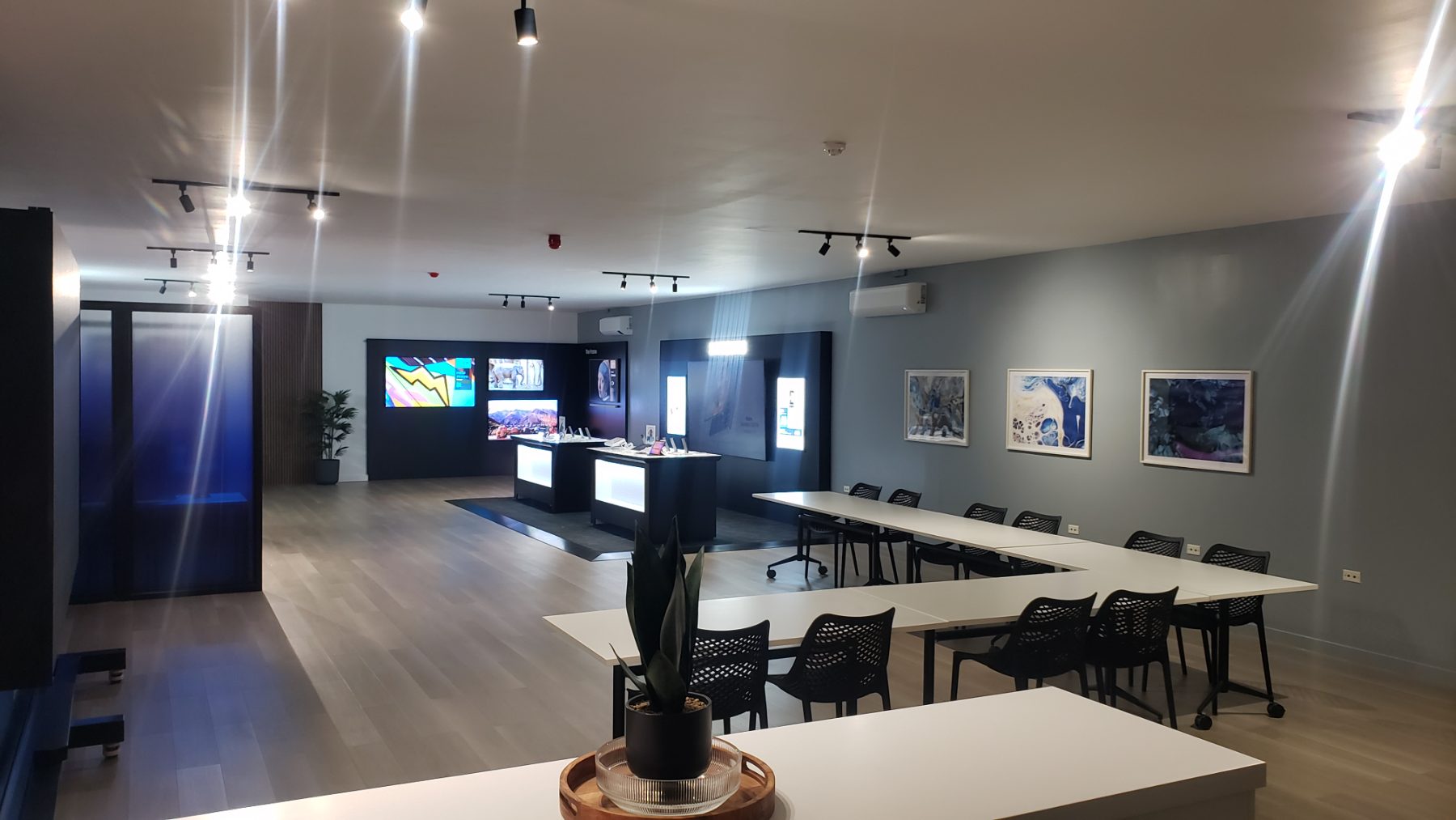 A wide view across the whole Innovation Hub floor